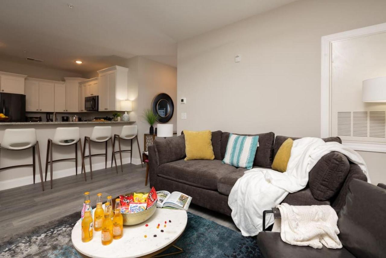 Lovely 4Br King Beds Steps To Beach And Pier G Миртъл Бийч Екстериор снимка